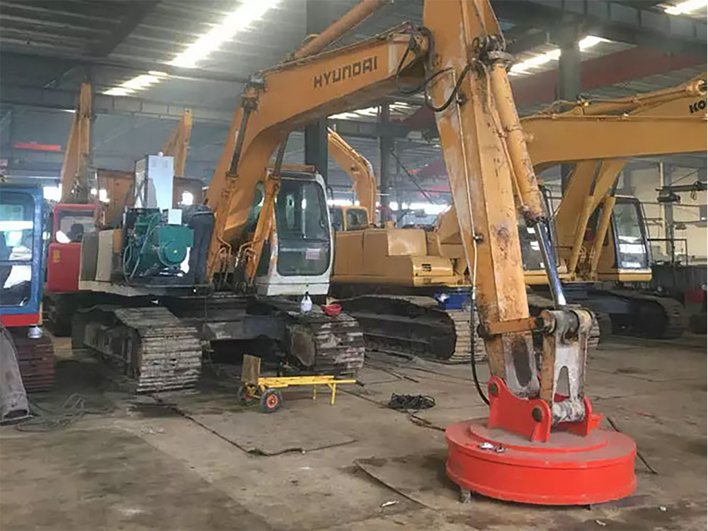 แม่เหล็กติดรถแบคโฮ ดูดเศษเหล็ก